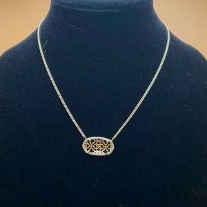 Euc Dylan necklace frame gold